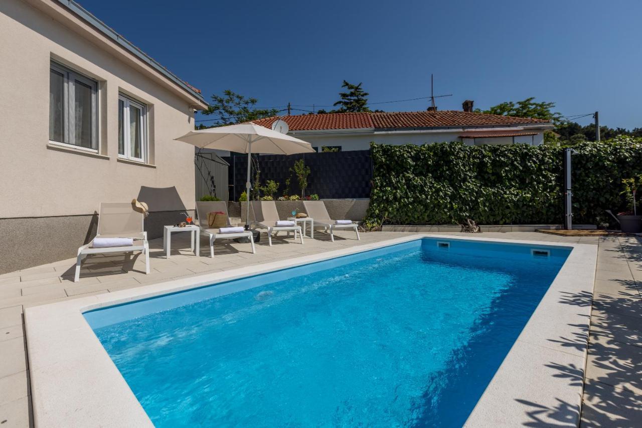 Villa Katess With Heated Pool Split Exterior foto